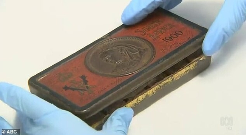 Qué aspecto tiene un chocolate de 120 años, que se encontró entre las cosas de un poeta australiano Qué aspecto tiene un chocolate de 120 años, que se encontró entre las cosas de un poeta australiano