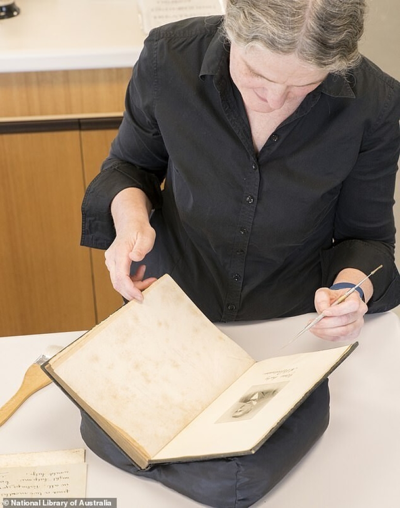 Qué aspecto tiene un chocolate de 120 años, que se encontró entre las cosas de un poeta australiano Qué aspecto tiene un chocolate de 120 años, que se encontró entre las cosas de un poeta australiano