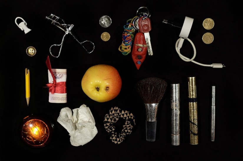 ¿Qué se guarda en los bolsos de mujer?