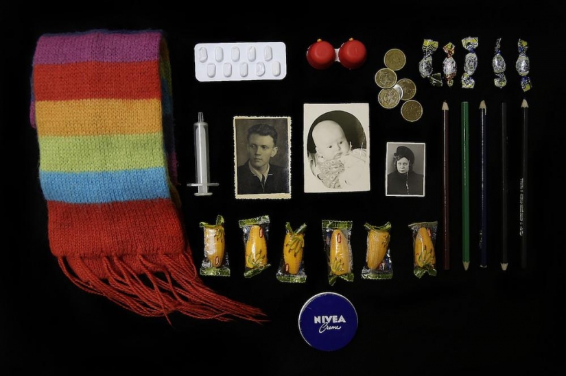 ¿Qué se guarda en los bolsos de mujer?