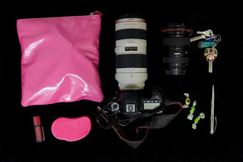 ¿Qué se guarda en los bolsos de mujer?