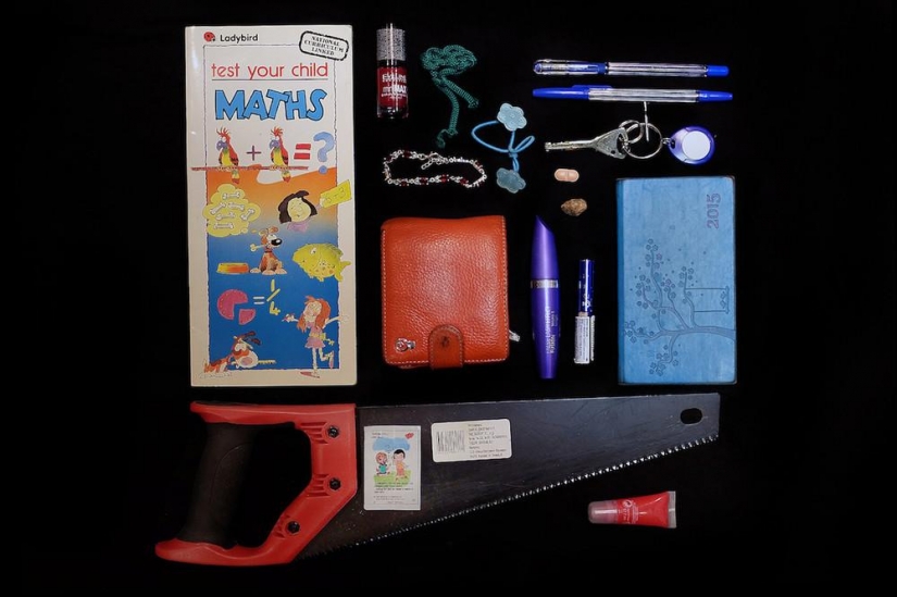 ¿Qué se guarda en los bolsos de mujer?