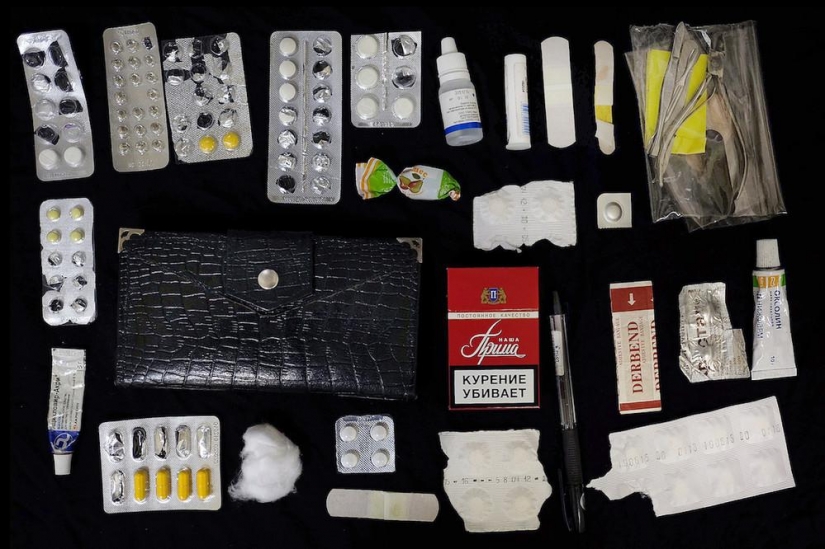 ¿Qué se guarda en los bolsos de mujer?