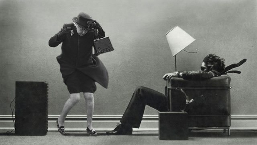 Queen Elizabeth II cuts through the waves and dancing with the king of pop