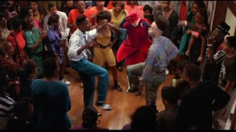 Queen Elizabeth II cuts through the waves and dancing with the king of pop