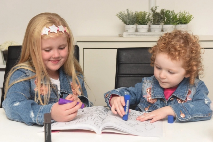 ¿Quién no trabaja, no come: cómo en una familia británica, se enseña a las hijas a trabajar desde la primera infancia