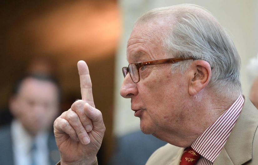 Ran away with an acrobat: 7 loud sex scandals in Royal families of different countries