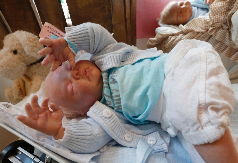 Reborn babies - like living children