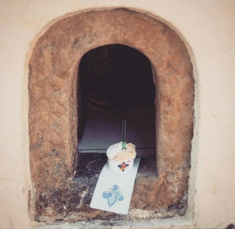 Restaurants in Tuscany are again using "wine windows" made in the Middle Ages during the plague