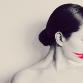 Resulta que las fotos en blanco y negro se volverán aún más hermosas si les agrega rojo