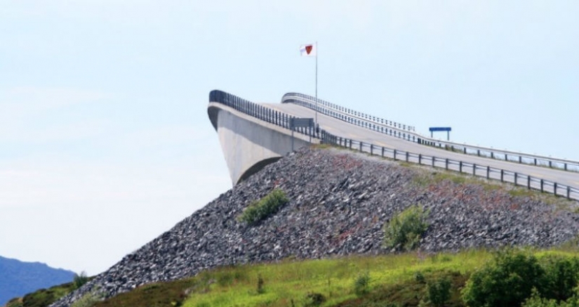 Round, unfinished and endless-10 most unusual bridges in the world Round, unfinished and endless-10 most unusual bridges in the world