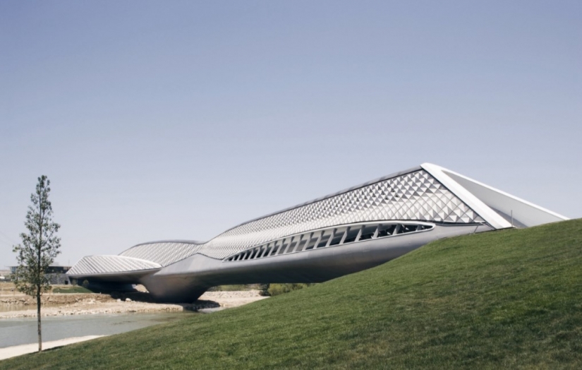 Round, unfinished and endless-10 most unusual bridges in the world Round, unfinished and endless-10 most unusual bridges in the world