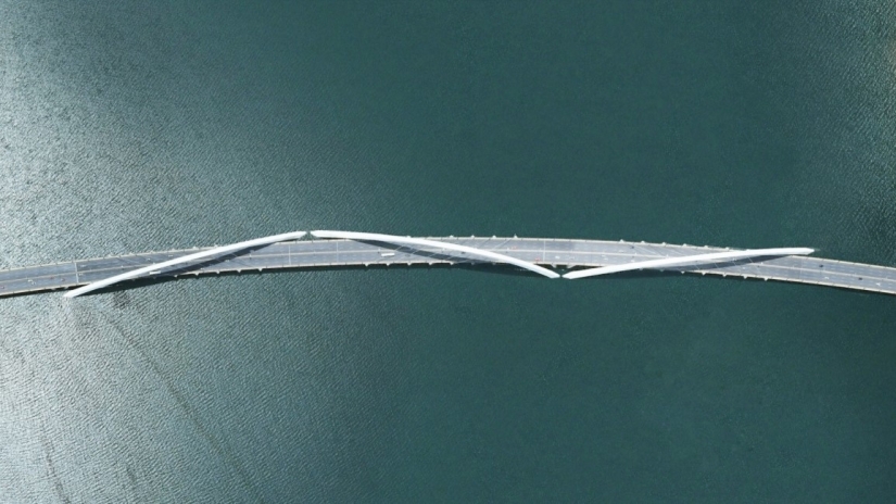 Round, unfinished and endless — 10 most unusual bridges in the world Round, unfinished and endless — 10 most unusual bridges in the world