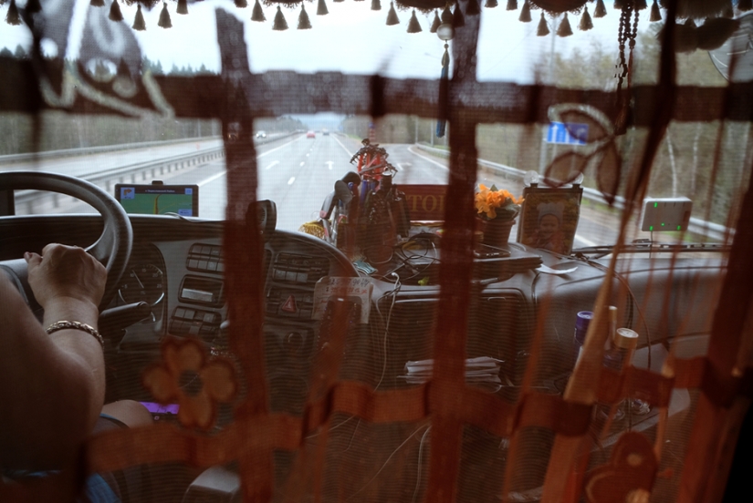 Ruso dalnoboishiki sobre el dinero, los hábitos, los conflictos de tráfico y la libertad Ruso dalnoboishiki sobre el dinero, los hábitos, los conflictos de tráfico y la libertad