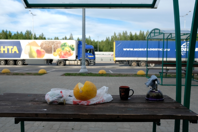 Russian dalnoboishiki about money, habits, traffic conflicts and freedom