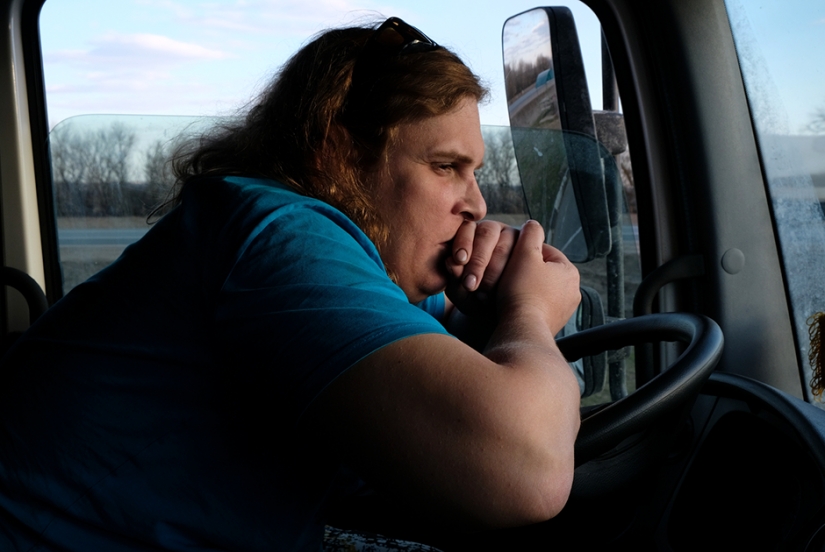 Russian dalnoboishiki about money, habits, traffic conflicts and freedom