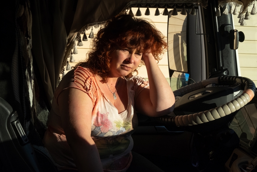 Russian dalnoboishiki about money, habits, traffic conflicts and freedom