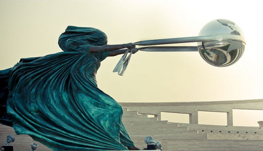 Sculptures that defy gravity Sculptures that defy gravity