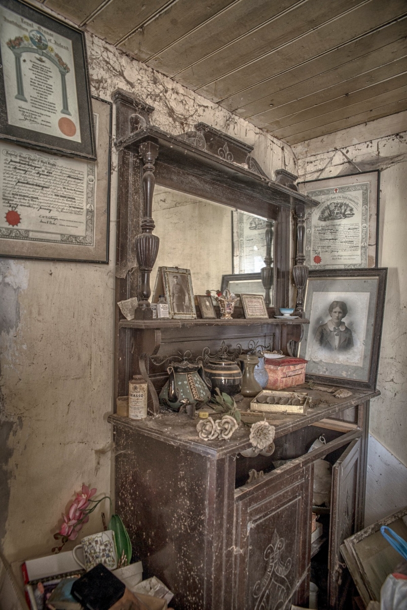 Se parece a la casa de campo en Irlanda, que ha conservado el ambiente de hace un siglo