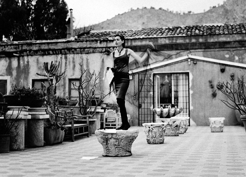 Self-portraits Ri Rasmussen — sexual, intellectual, loose Self-portraits Ri Rasmussen — sexual, intellectual, loose