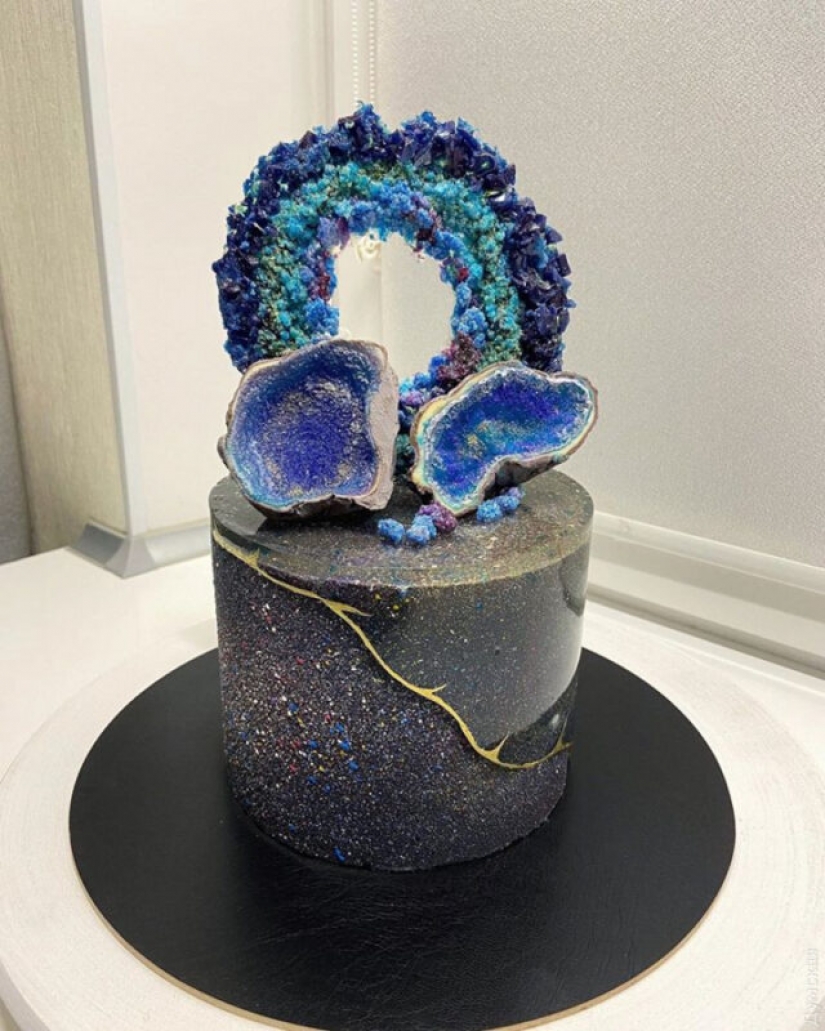 Self-taught pastry chef Kristina Dolnik makes unique cakes without mastic