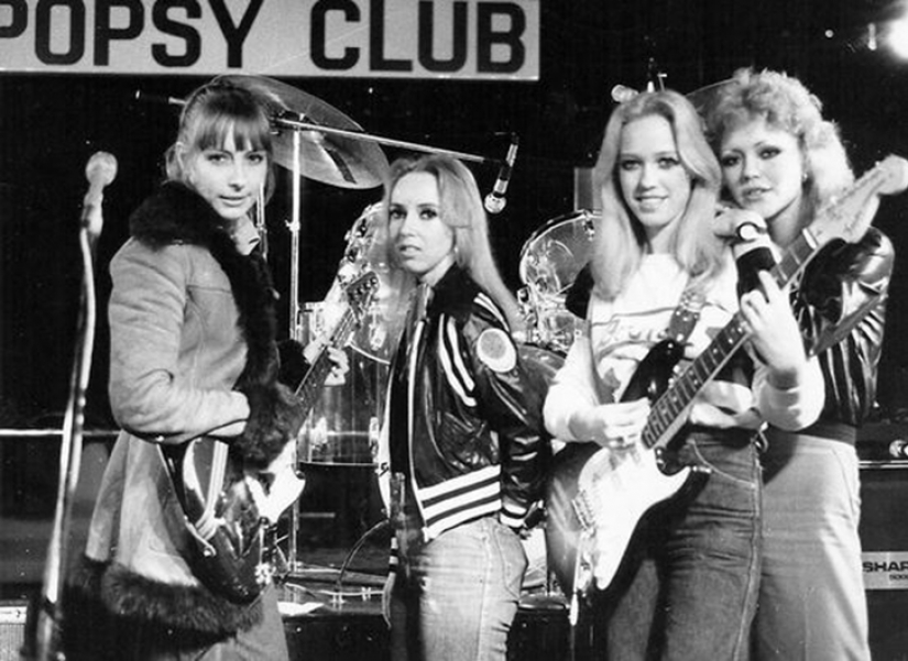 Senos cantores: grupos musicales en topless de la segunda mitad del siglo XX Senos cantores: grupos musicales en topless de la segunda mitad del siglo XX