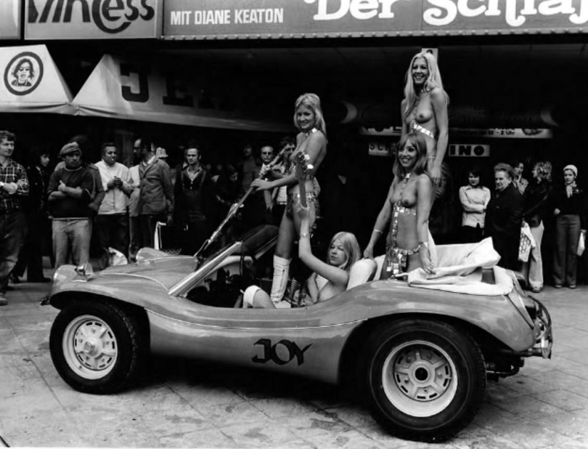 Senos cantores: grupos musicales en topless de la segunda mitad del siglo XX Senos cantores: grupos musicales en topless de la segunda mitad del siglo XX