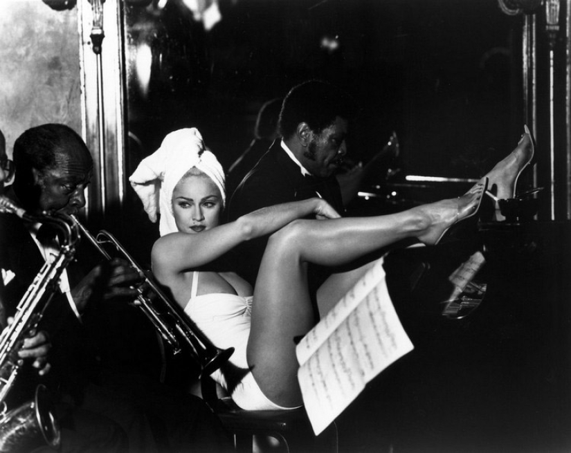 "Sex" in an aluminum cover: the photobook that made Madonna the embodiment of sin "Sex" in an aluminum cover: the photobook that made Madonna the embodiment of sin