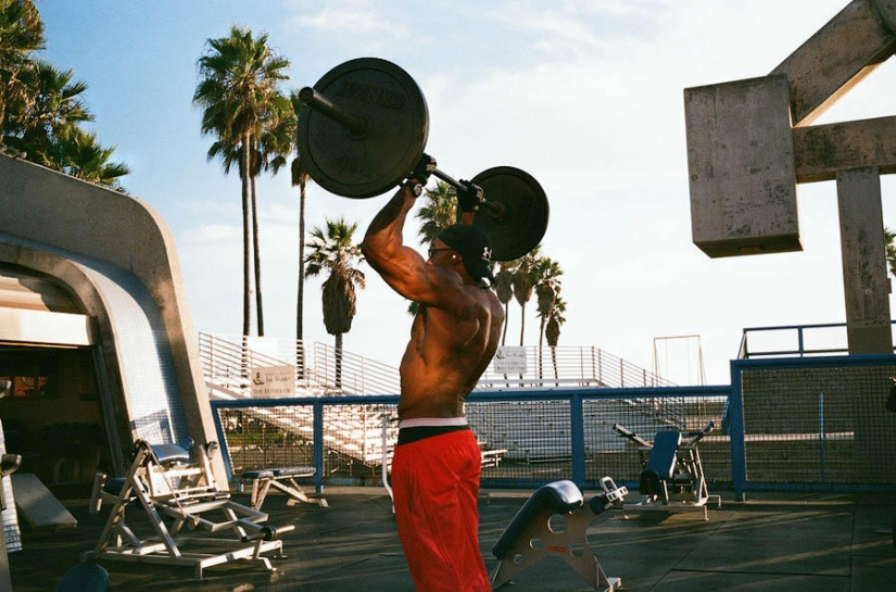 Sexual provocations of Berlin at night in the works of Maxim Ballesteros