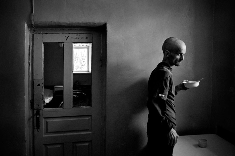 Shocking works of a Ukrainian photographer who lived in a psychiatric hospital