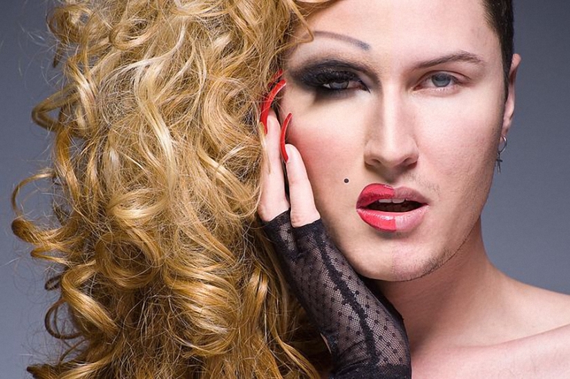 Show face travesty diva with makeup and without the project Leland Bobba Show face travesty diva with makeup and without the project Leland Bobba