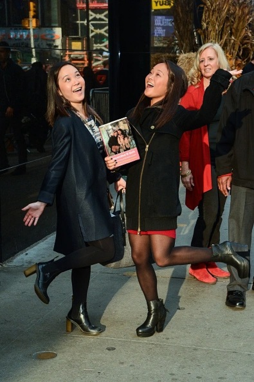 Sister from YouTube: a girl found out that she has a twin because of a video on the network