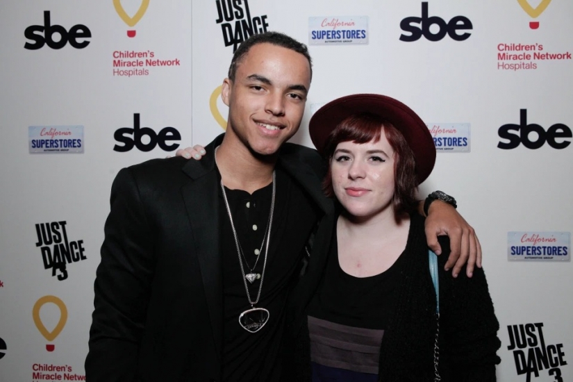 Smell something fishy: the son of Tom cruise and Nicole Kidman preparing the meat on the grill and shares recipes on Instagram