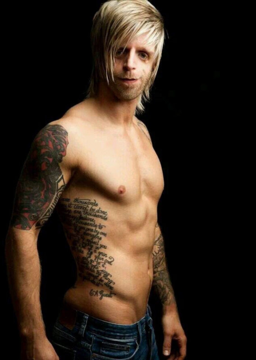 Su madre se asustó y lo dejó en el hospital, pero creció y se convirtió en un éxito