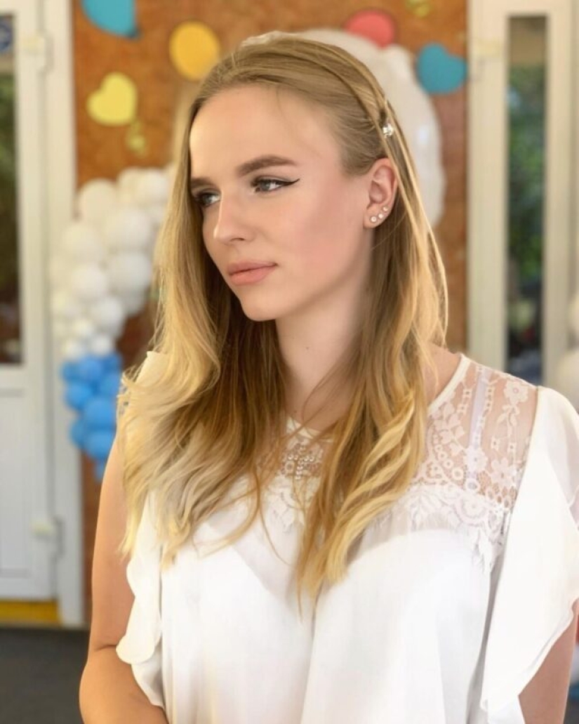 Tacones, lápiz labial, encaje y lazos: deslumbrantes alumnos de 11º grado de 2020