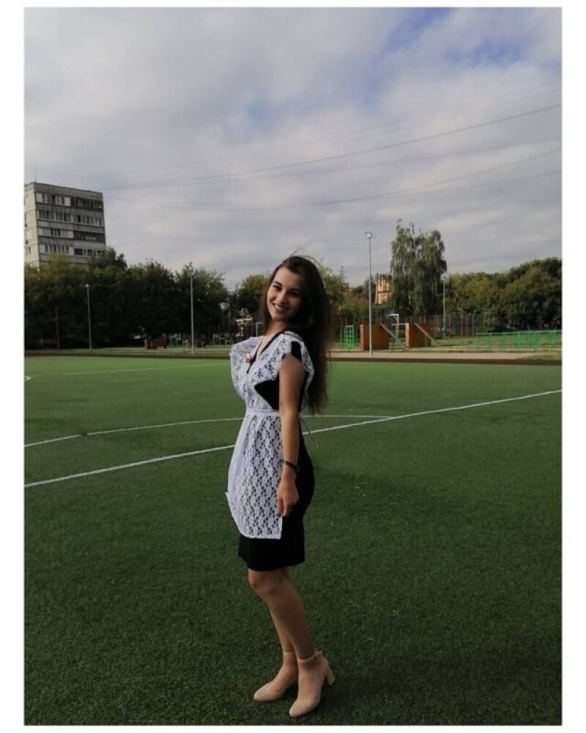 Tacones, lápiz labial, encaje y lazos: deslumbrantes alumnos de 11º grado de 2020