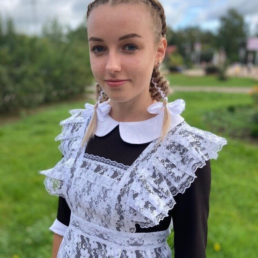 Tacones, lápiz labial, encaje y lazos: deslumbrantes alumnos de 11º grado de 2020