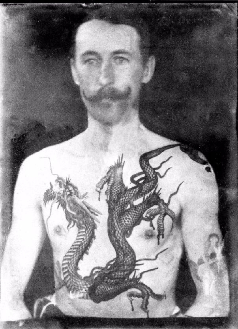 Tatuajes de lujo de la época victoriana: querubines, dragones y escudos de armas Tatuajes de lujo de la época victoriana: querubines, dragones y escudos de armas