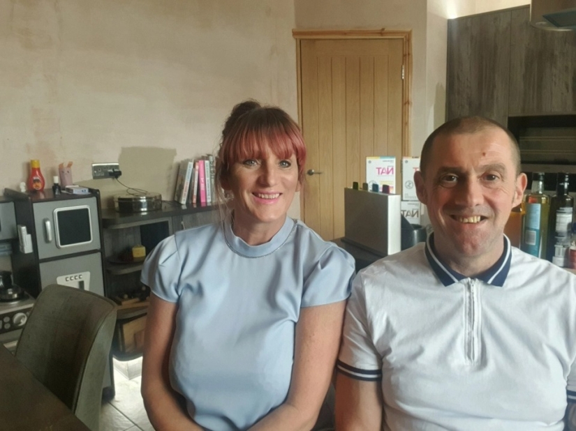 Team " L " rushes to the rescue: how a group of lesbians helps to improve the intimate life of ordinary couples