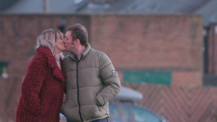 Team " L " rushes to the rescue: how a group of lesbians helps to improve the intimate life of ordinary couples