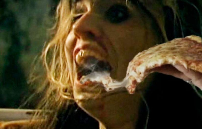 Terror con ketchup: los usuarios añaden pizza a los fotogramas de películas de miedo