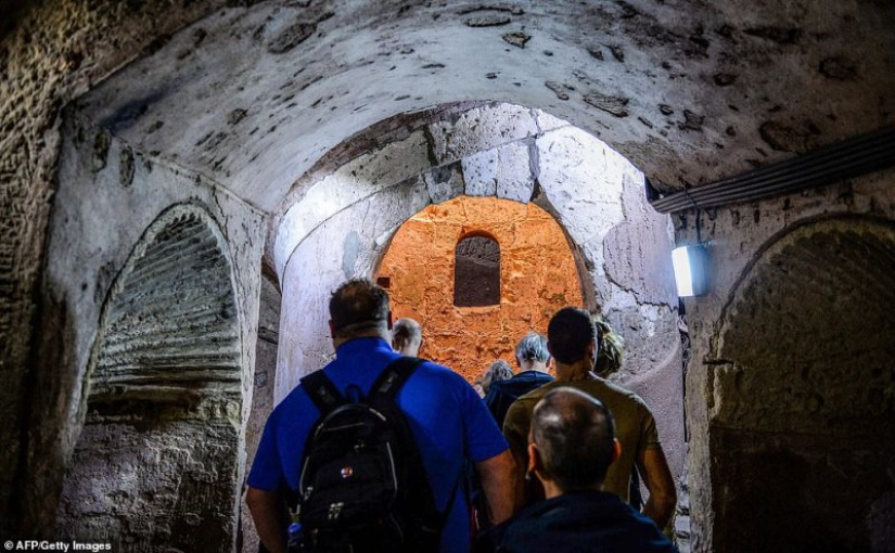 Tesoros antiguos: del antiguo egipto catacumbas, lleno de artefactos sorprendentes, abierto al público