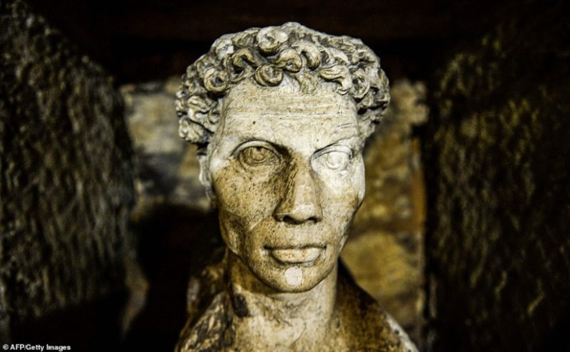 Tesoros antiguos: del antiguo egipto catacumbas, lleno de artefactos sorprendentes, abierto al público