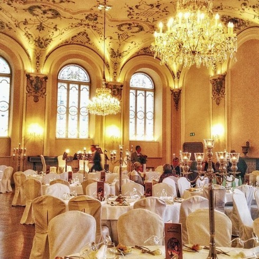 The 12 oldest restaurants in the world that are still operating