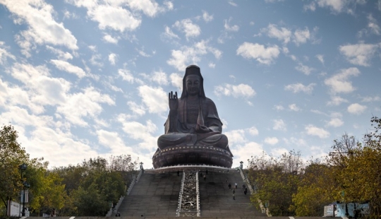 the 15 tallest and grandest statues