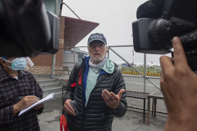 The American became interested in mountaineering at the age of 68, and at 75 he conquered Mount Everest The American became interested in mountaineering at the age of 68, and at 75 he conquered Mount Everest
