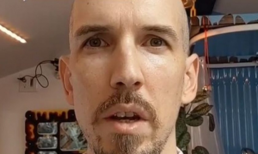 The artist 100 days out of the room and is looking for sponsors that will pay him $ 5 million over 5 years imprisonment