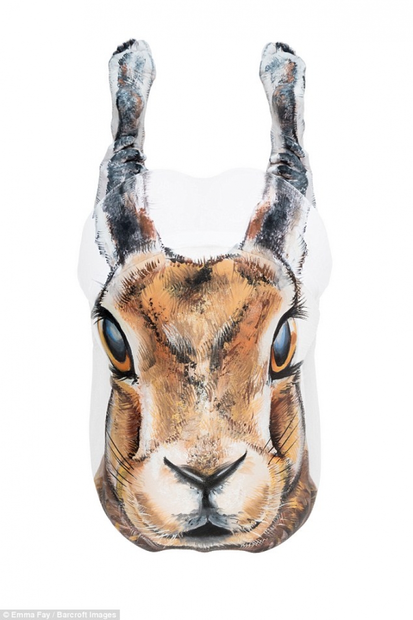 The artist turns naked bodies into optical illusions with wild animals