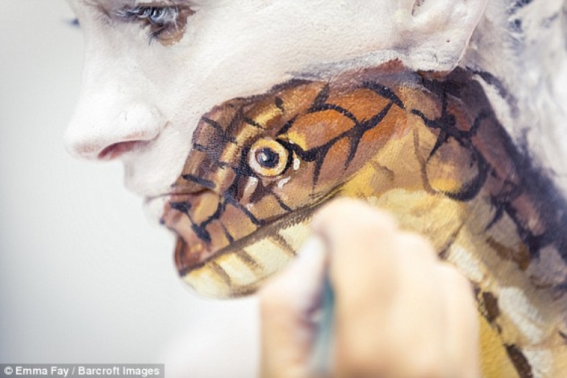 The artist turns naked bodies into optical illusions with wild animals