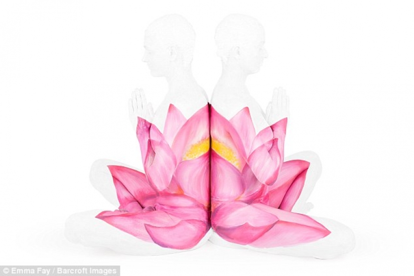 The artist turns naked bodies into optical illusions with wild animals